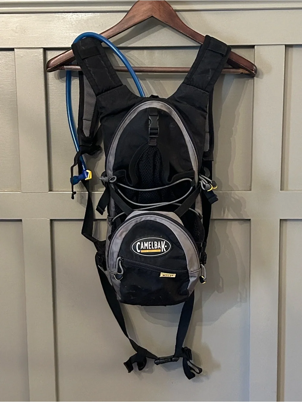 Camelbak M.U.L.E. Hydration Backpack 2 Liter 70 Oz Bladder Outdoor Hiking Bike
